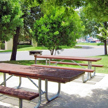 Extended Stay America Suites - San Antonio - Airport Buitenkant foto